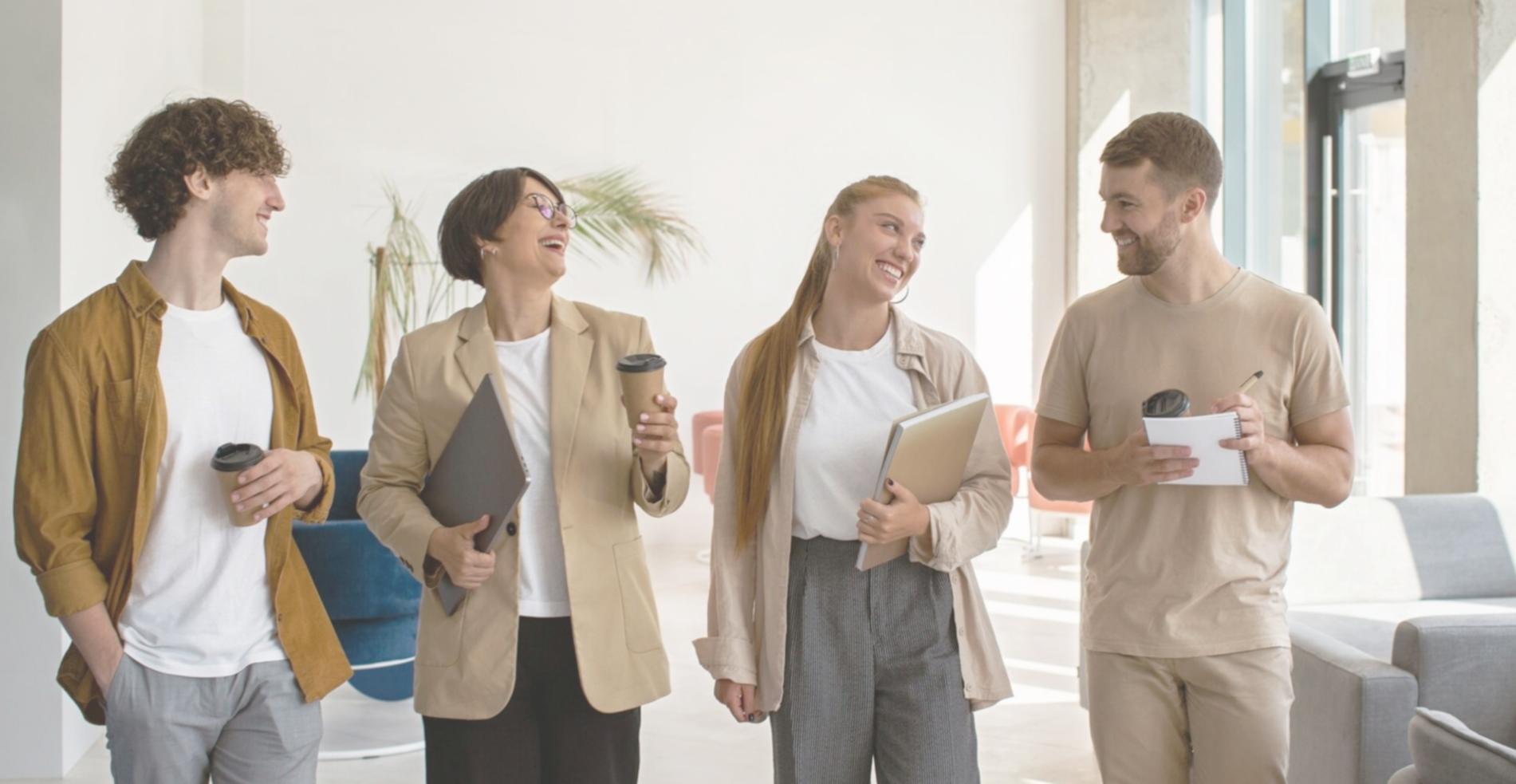 Profesionales en sesión de formación financiera empresarial